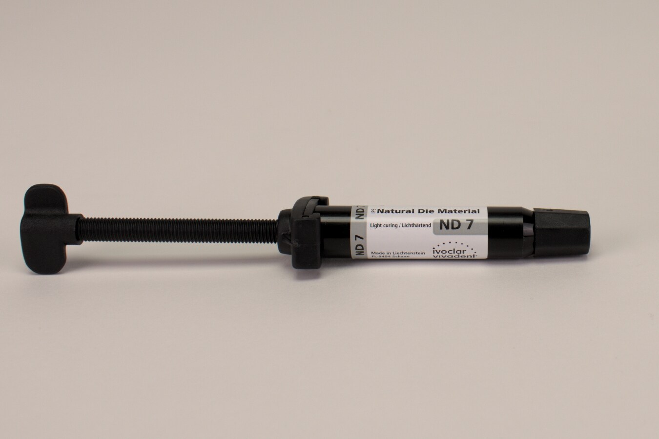 IPS Natural Die Material ND7 8g spruta