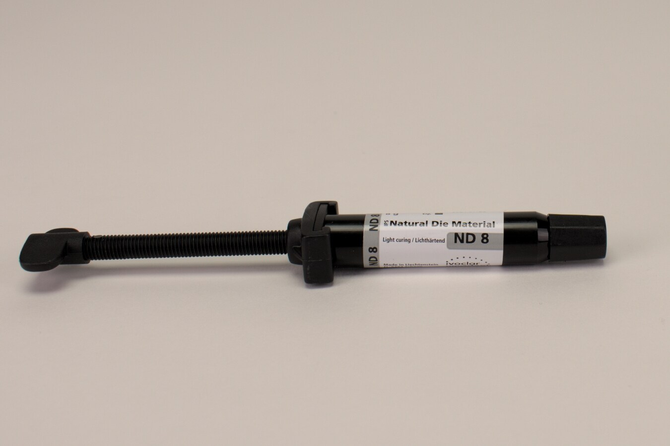 IPS Natural Die Material ND8 8g spruta